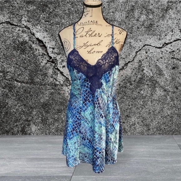 Victoria’s Secret Chemises Lace Trim size M - Picture 11 of 11